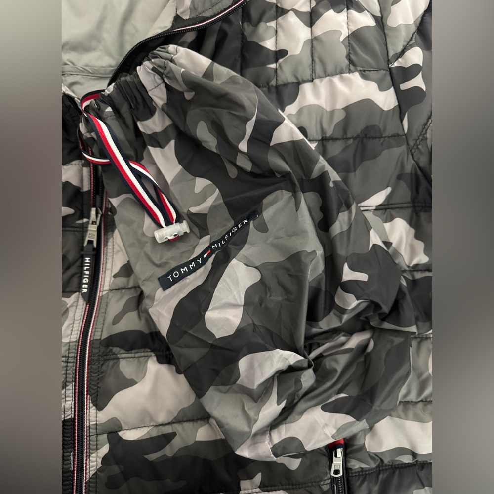 Tommy Hilfiger Men's Lightweight Packable Puffer Jacket Grey Camouflage 2XLT - Picture 12 of 12